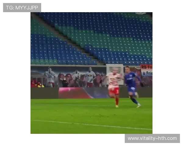 足球明星迎春贺岁全新头像展示球场风采与新春祝福